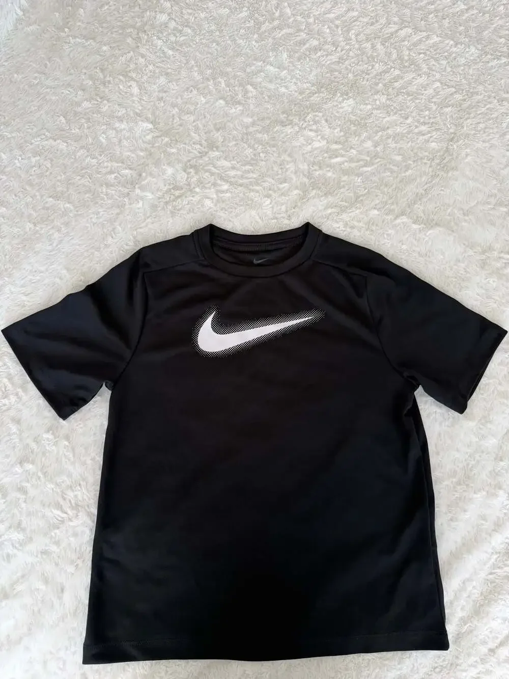 Nike Dri-FIT Multi+ Big Kids' Graphic Training Top (DX5386-010)